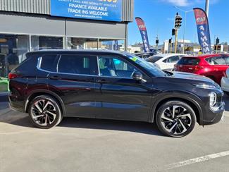 2022 Mitsubishi Outlander - Thumbnail