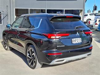 2022 Mitsubishi Outlander - Thumbnail