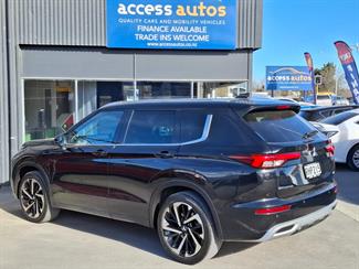 2022 Mitsubishi Outlander - Thumbnail
