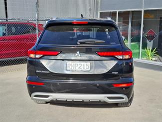 2022 Mitsubishi Outlander - Thumbnail