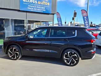 2022 Mitsubishi Outlander - Thumbnail