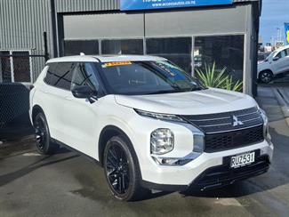 2025 Mitsubishi Outlander - Thumbnail