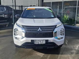 2025 Mitsubishi Outlander - Thumbnail