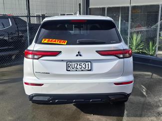 2025 Mitsubishi Outlander - Thumbnail