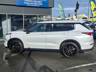 2025 Mitsubishi Outlander - Thumbnail