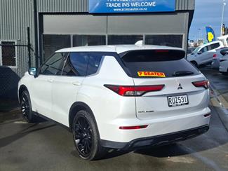 2025 Mitsubishi Outlander - Thumbnail