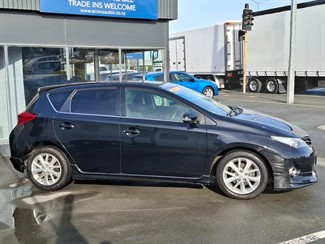 2012 Toyota Auris - Thumbnail
