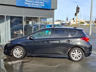 2012 Toyota Auris - Thumbnail
