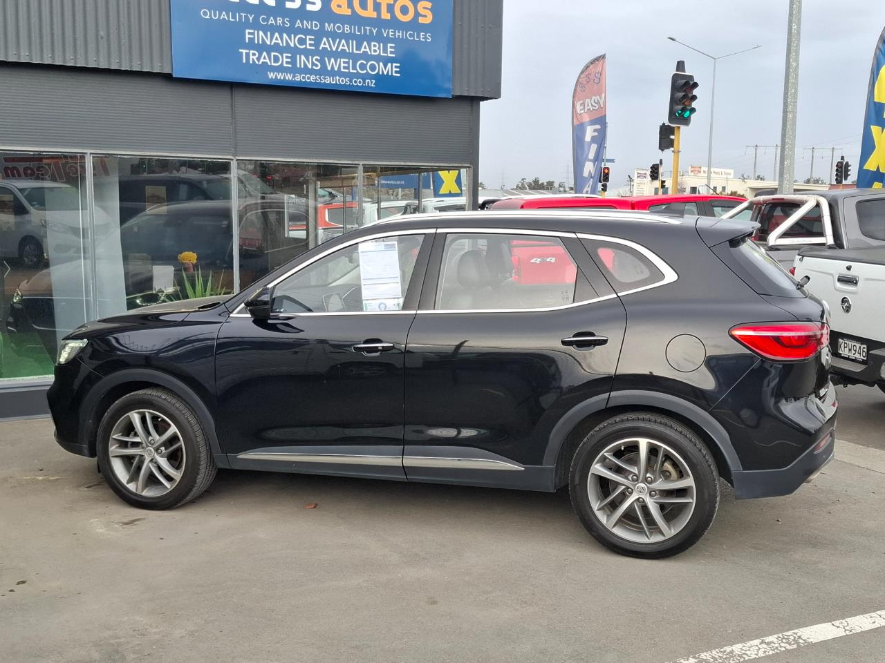 2022 MG Hs