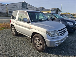 2001 Mitsubishi Pajero - Thumbnail