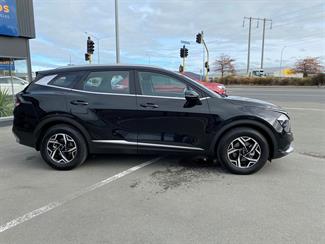 2022 Kia Sportage - Thumbnail