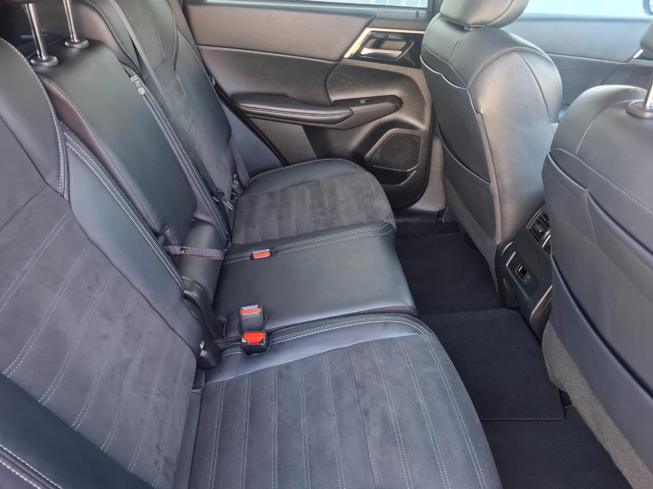 2024 Mitsubishi Outlander