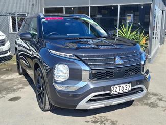2024 Mitsubishi Outlander - Thumbnail