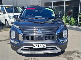 2024 Mitsubishi Outlander - Thumbnail