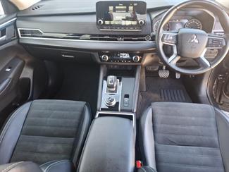 2024 Mitsubishi Outlander - Thumbnail