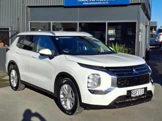 2022 Mitsubishi Outlander - Thumbnail