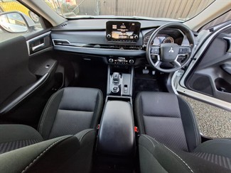 2022 Mitsubishi Outlander - Thumbnail