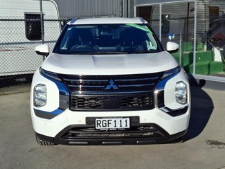 2022 Mitsubishi Outlander - Thumbnail