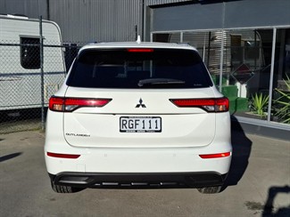 2022 Mitsubishi Outlander - Thumbnail