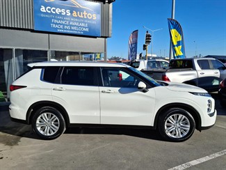 2022 Mitsubishi Outlander - Thumbnail