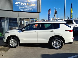 2022 Mitsubishi Outlander - Thumbnail