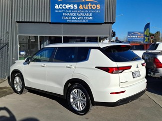 2022 Mitsubishi Outlander - Thumbnail