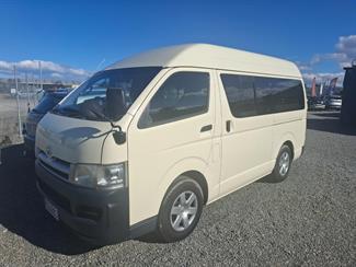 2004 Toyota Regius - Thumbnail