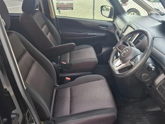 2017 Nissan Serena - Thumbnail