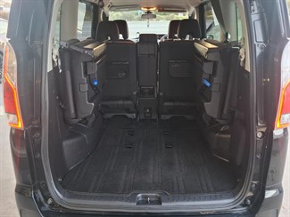 2017 Nissan Serena - Thumbnail