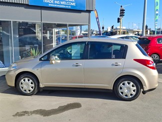 2009 Nissan Tiida - Thumbnail