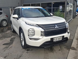 2022 Mitsubishi Outlander - Thumbnail