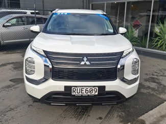 2022 Mitsubishi Outlander - Thumbnail