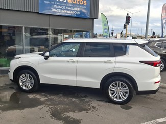 2022 Mitsubishi Outlander - Thumbnail