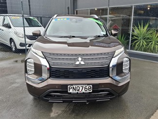 2022 Mitsubishi Outlander - Thumbnail