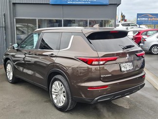 2022 Mitsubishi Outlander - Thumbnail