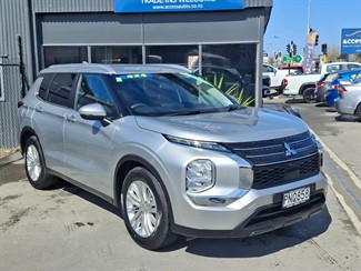 2022 Mitsubishi Outlander - Thumbnail