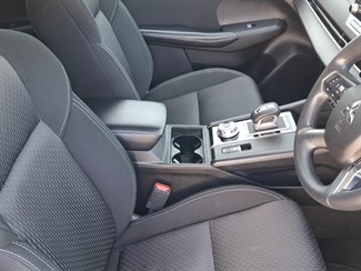 2022 Mitsubishi Outlander - Thumbnail