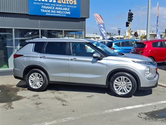 2022 Mitsubishi Outlander - Thumbnail