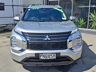 2022 Mitsubishi Outlander - Thumbnail
