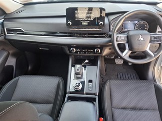 2022 Mitsubishi Outlander - Thumbnail