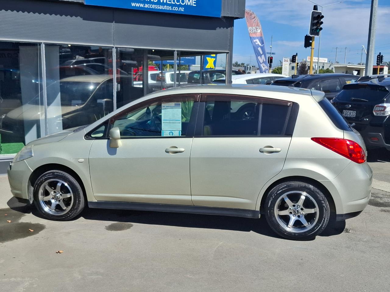 2004 Nissan Tiida