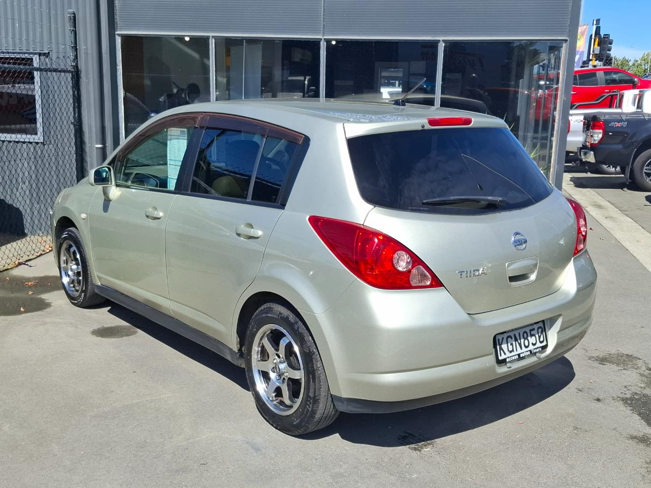2004 Nissan Tiida