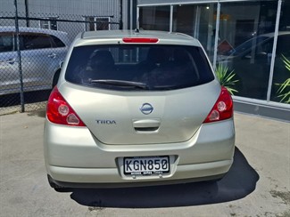 2004 Nissan Tiida - Thumbnail