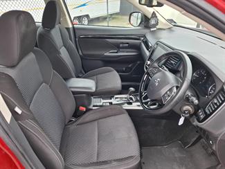 2020 Mitsubishi Outlander - Thumbnail