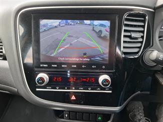 2020 Mitsubishi Outlander - Thumbnail