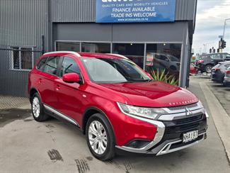 2020 Mitsubishi Outlander - Thumbnail