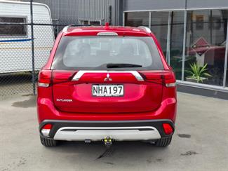 2020 Mitsubishi Outlander - Thumbnail