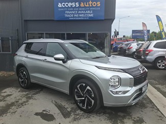 2024 Mitsubishi Outlander - Thumbnail