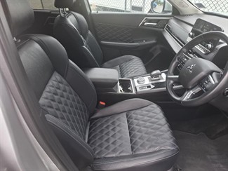 2024 Mitsubishi Outlander - Thumbnail