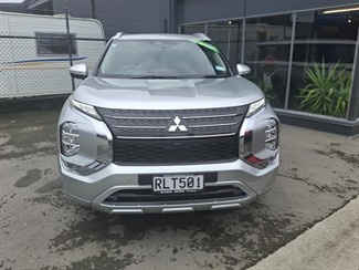 2024 Mitsubishi Outlander - Thumbnail